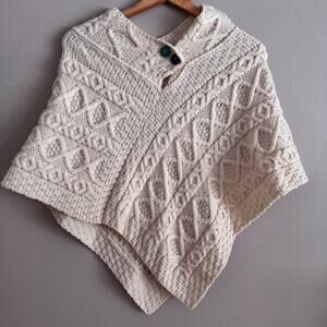 Carraig Donn Irish Cable Knit Button Poncho Shawl Sweater Size Large New